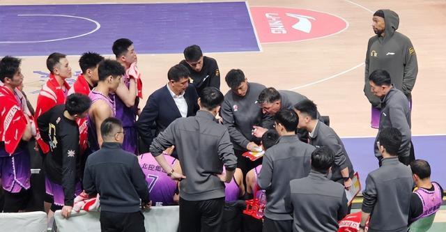 广东宏远新签外援遭质疑，上海2新星转会辽宁，青岛浙江交易达成