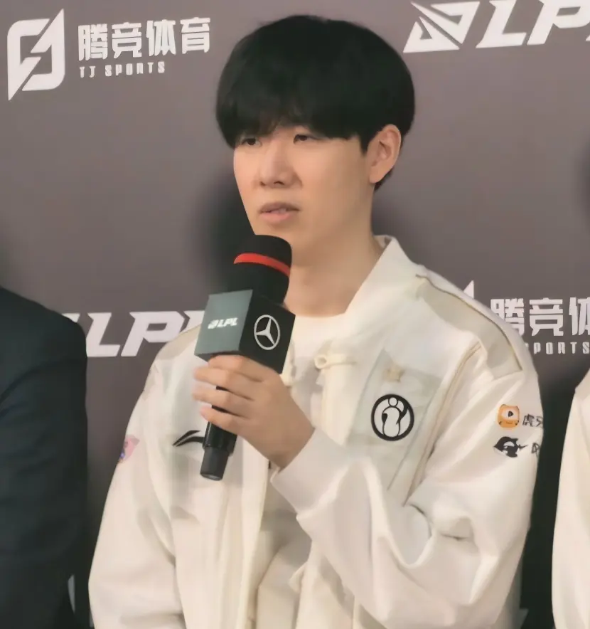 IG零封BLG，TheShy表情包迅速走红，网友：第一次看Shy哥笑成这样