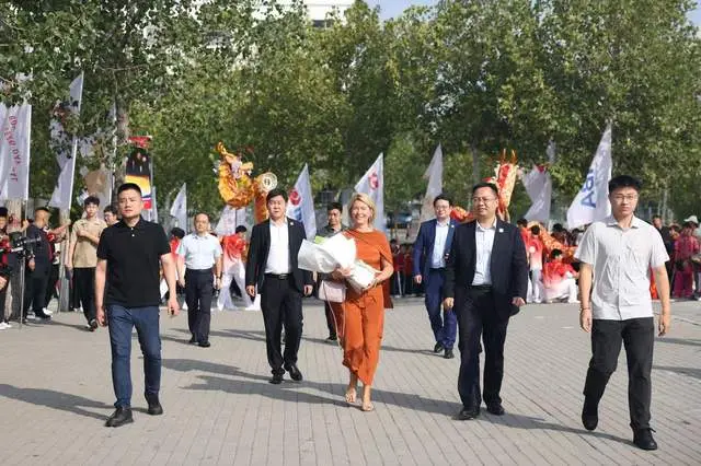 国际拳联在中国以壮观的快闪活动庆祝国际拳击日