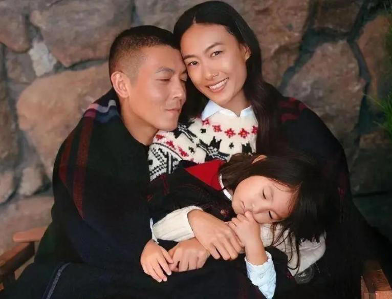 陈冠希妻子首次亮相,颜值抗打,网友:冠希哥挑人有眼光