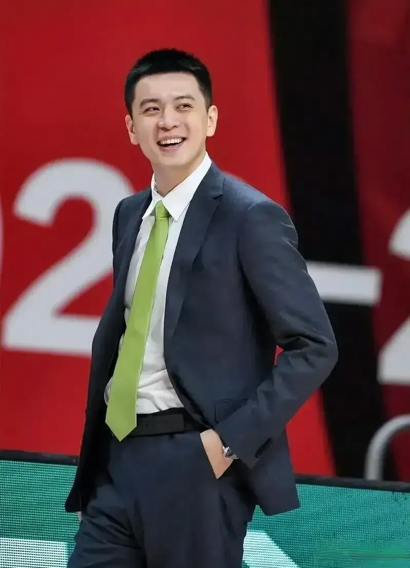 王岚嵚加盟北控刺激了辽宁球迷，辽篮4名主力被交易，1人是非卖品