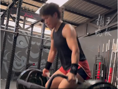 张伟丽升重挑战！UFC迎来女子“世纪对决”