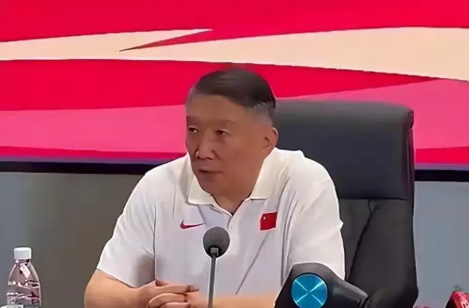 没人不喜欢老将，只是给她们放个假，女篮领队替宫鲁鸣说公道话！