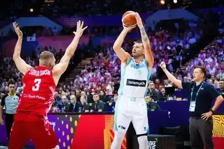 湖人消息：东契奇无奈空砍，老詹投射表现惊艳，新秀值得期待