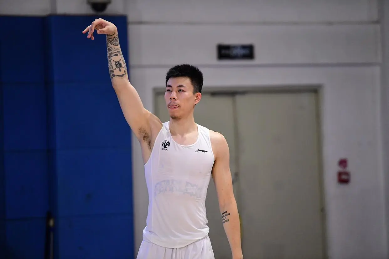 张镇麟主动要离队，与队内核心矛盾不可调和，郭艾伦走人成直接影响因素