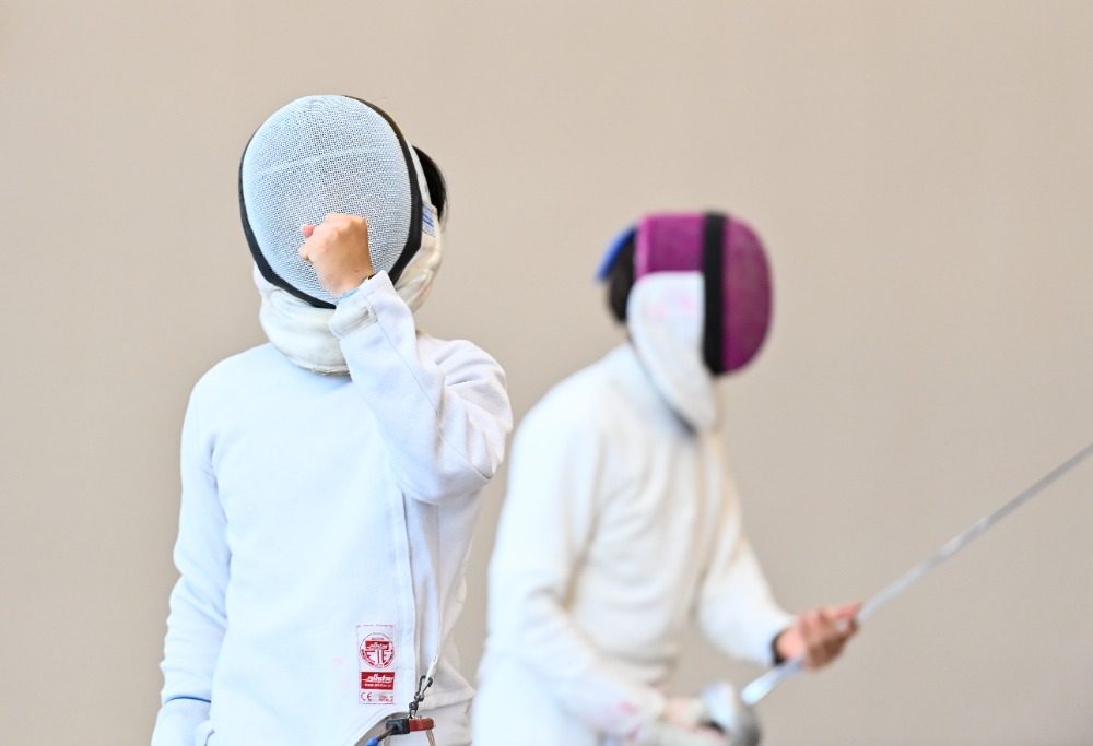 图片新闻｜2025年重庆市青少年击剑锦标赛激情开赛
