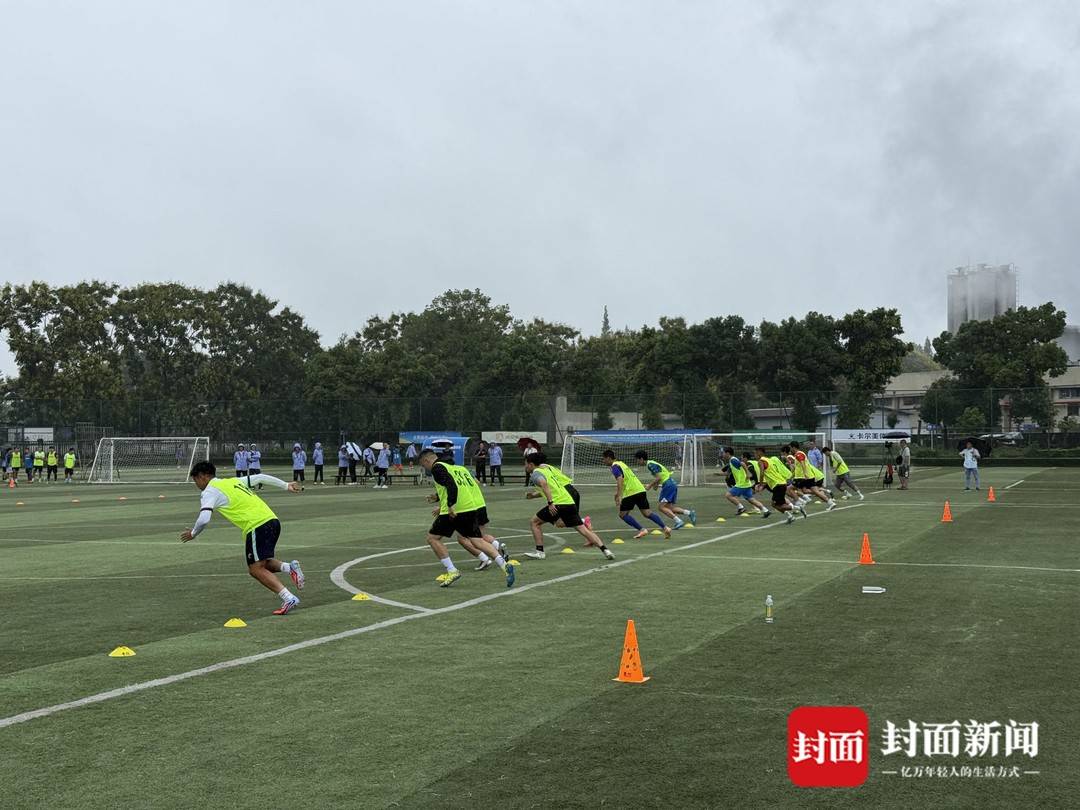 321人参加“川超”成都队选拔 YOYO体测难倒不少英雄汉