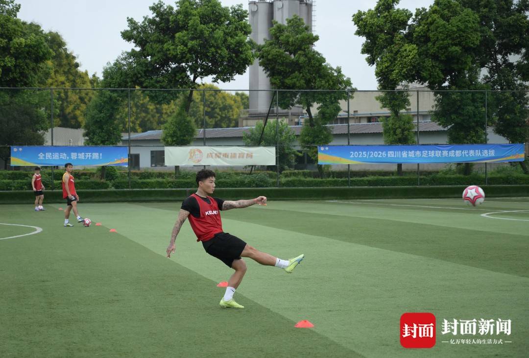 321人参加“川超”成都队选拔 YOYO体测难倒不少英雄汉