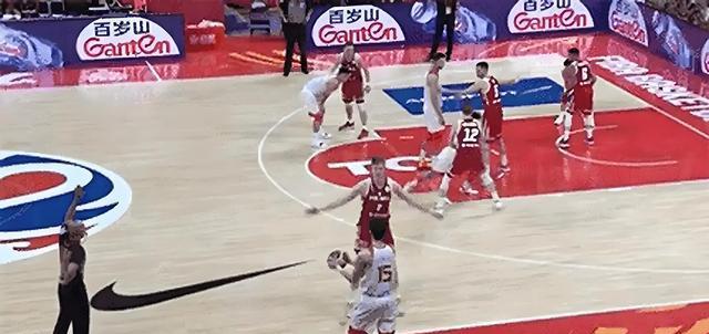 东契奇首秀砍34+4+9+5仍输球，斯洛文尼亚95 - 105不敌波兰