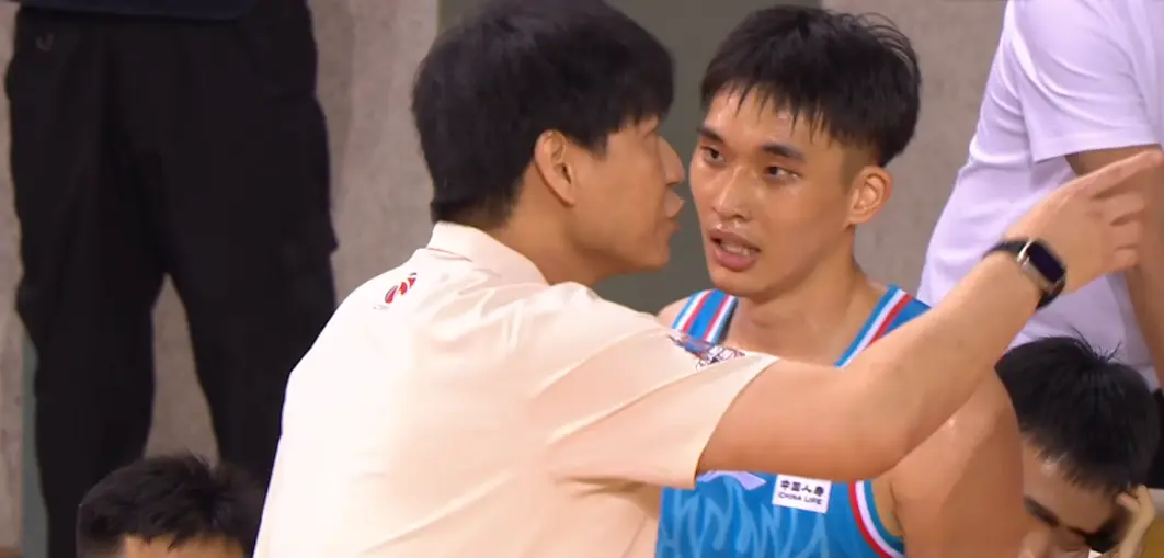 6分擒青岛，山东进决赛！邱彪雪藏老将，状元砍15+10，1人成奇兵