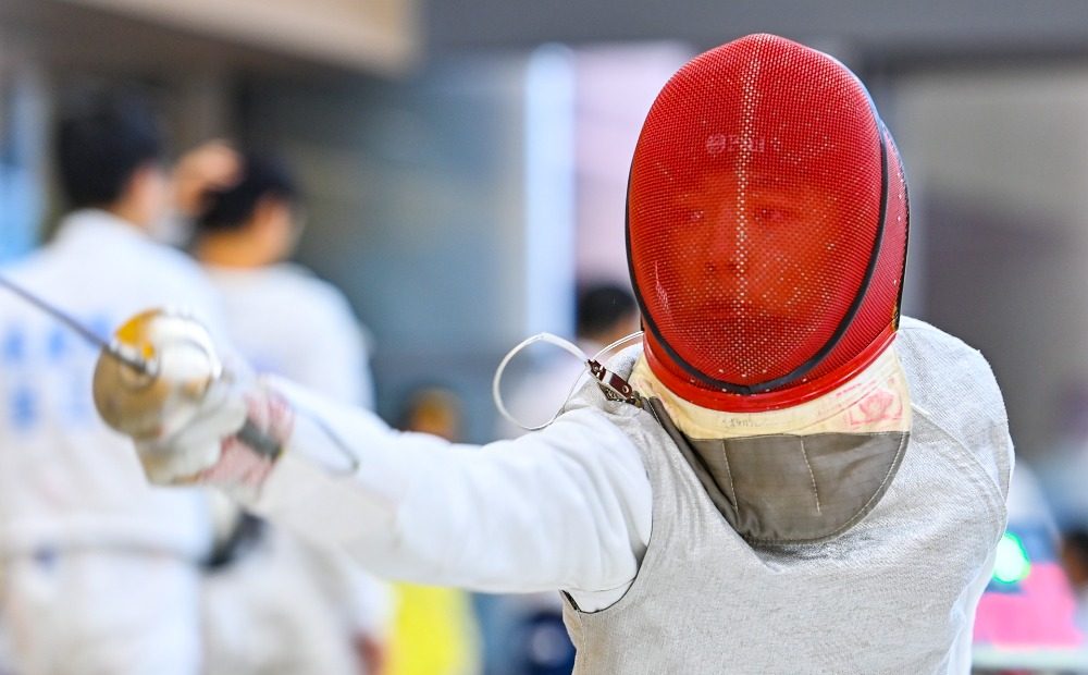 图片新闻｜2025年重庆市青少年击剑锦标赛激情开赛