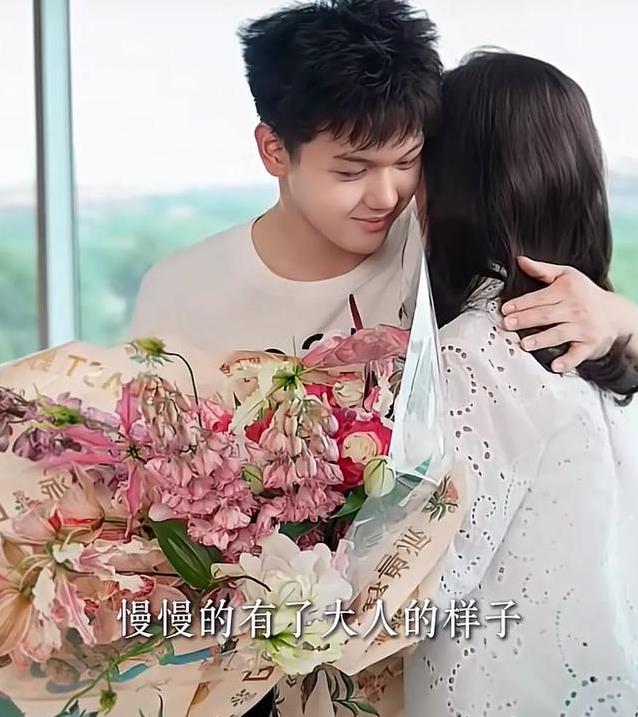 王艳儿子19岁逆袭，身材变型男惊呆众人，你猜他咋做到的？
