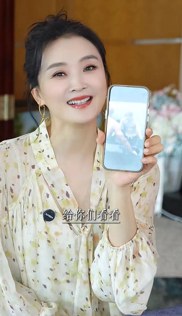 王艳儿子19岁逆袭，身材变型男惊呆众人，你猜他咋做到的？