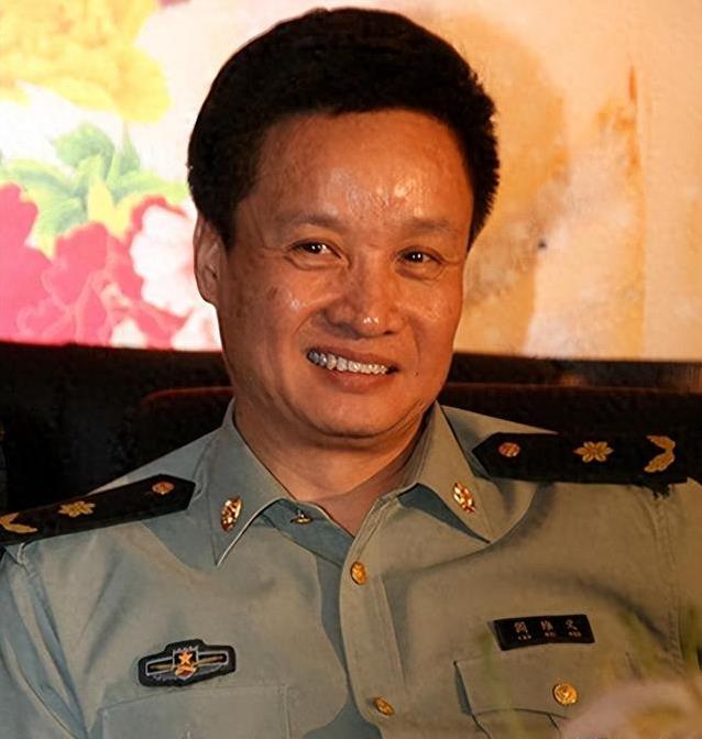 从平遥小巷到全国舞台，阎维文68岁开唱，为何网上吵翻天？