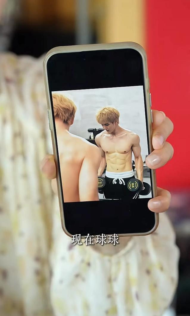 王艳儿子19岁逆袭，身材变型男惊呆众人，你猜他咋做到的？