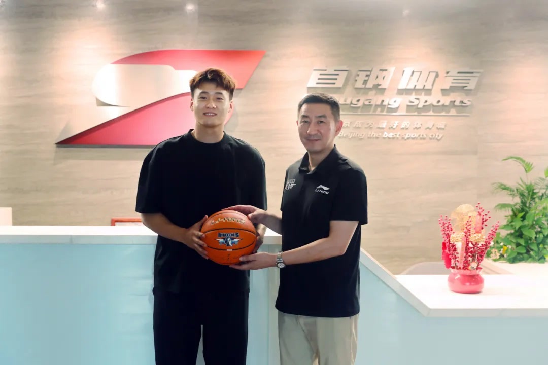 压哨极限操作 完成重磅引援 北京首钢篮球俱乐部官宣赵睿加盟
