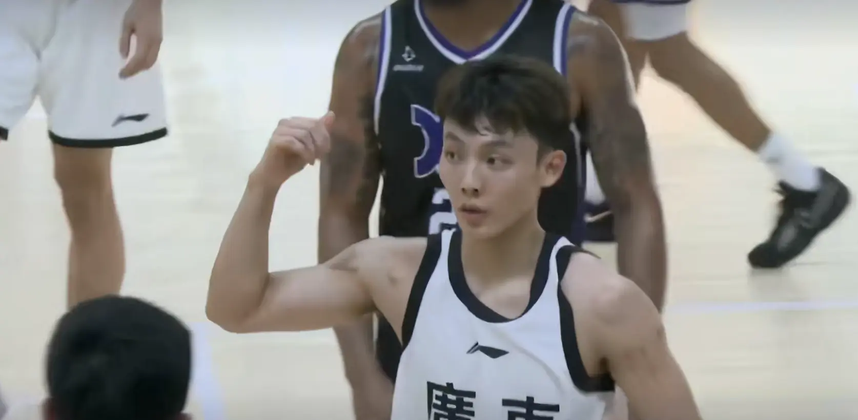 火药味十足！徐杰回归首秀，率广东残阵击败美国球队，杜锋不容易