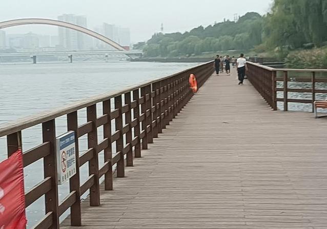 年纪大了还能跑步吗？七老八十照样跑，秘诀却出人意料