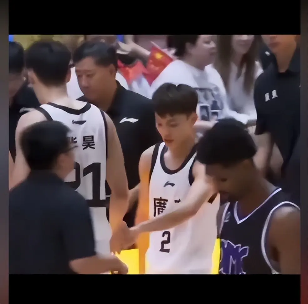 广东88-82胜美国肯塔基 徐杰23分 双方火药味十足 胡明轩已抵达海南