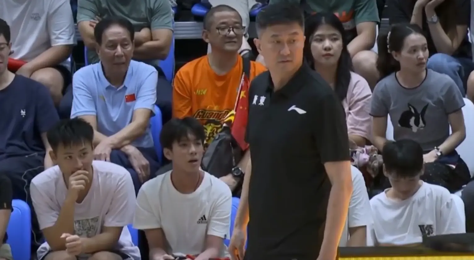 火药味十足！徐杰回归首秀，率广东残阵击败美国球队，杜锋不容易