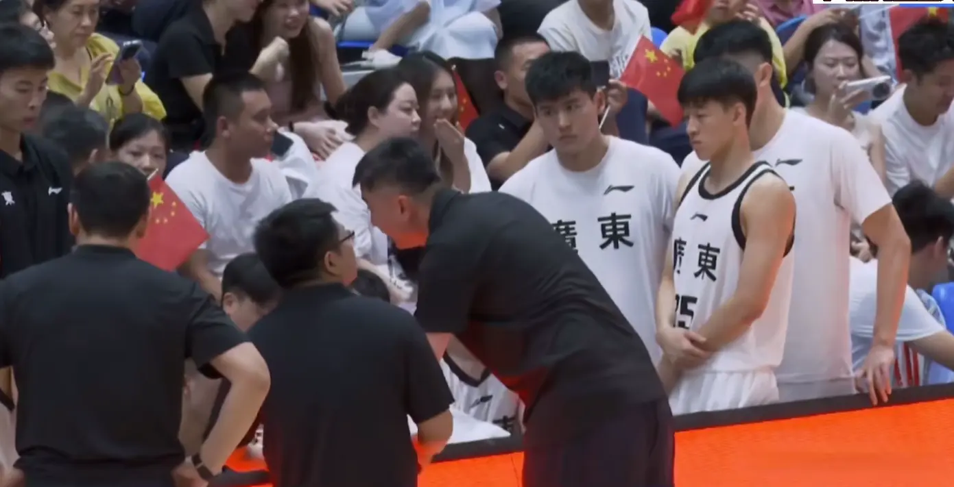火药味十足！徐杰回归首秀，率广东残阵击败美国球队，杜锋不容易
