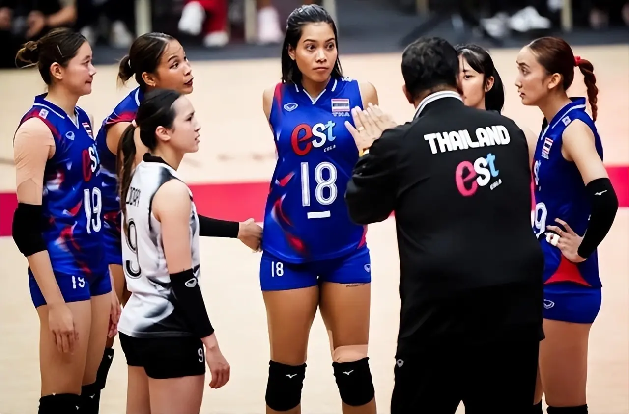 女排世锦赛3-2、3-0！两队率先进入八强，卫冕冠军+东道主出局