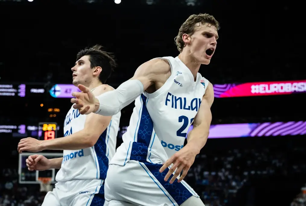 23分钟狂轰43+7三分！马卡一战连创纪录：两战71分化身FIBA大杀器