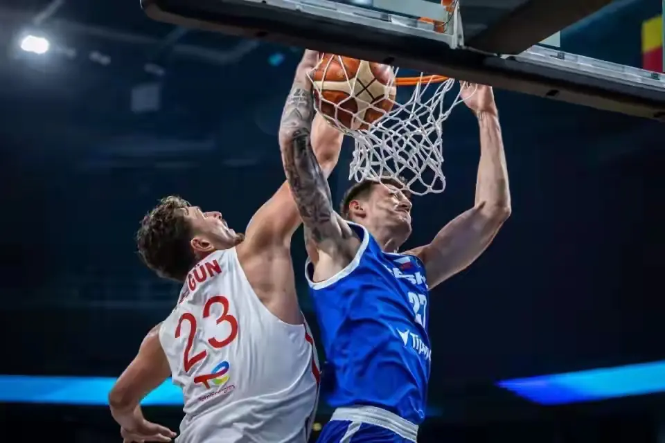 23+12+9！FIBA官媒：申京统治比赛 火箭官媒：那可是我们的人