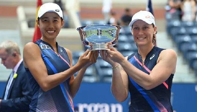 2-0冲冠，6-2、6-2，金花前一姐张帅组合开门红，一年前夺美网女双亚军