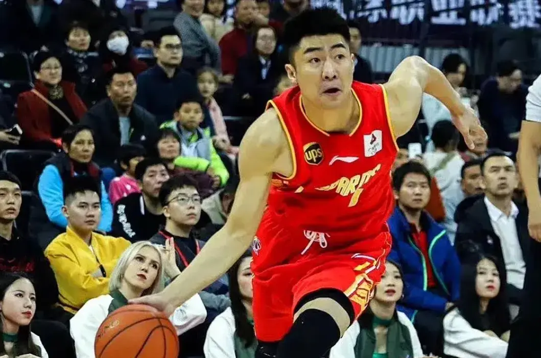暖心一幕！失意子弟兵回归 CBA最温情俱乐部当之无愧