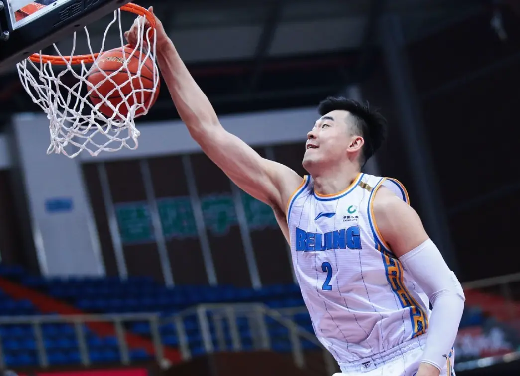 暖心一幕！失意子弟兵回归 CBA最温情俱乐部当之无愧
