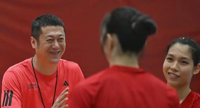 世锦赛8强出2！附今晚CCTV5节目单，中国女排大战巴西不可避免！