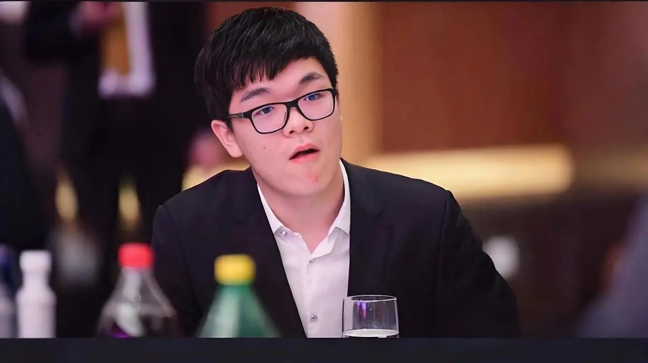 如何看待围甲第七轮柯洁脆败党毅飞