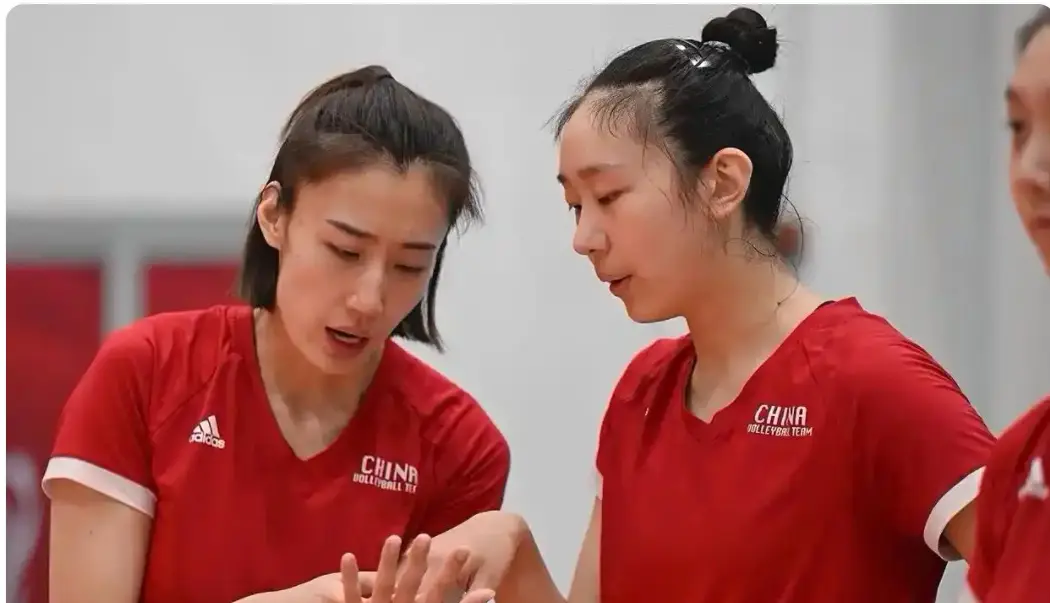 中国女排最新备战曝光，赵勇改变策略，赖亚文监督，李盈莹太专注