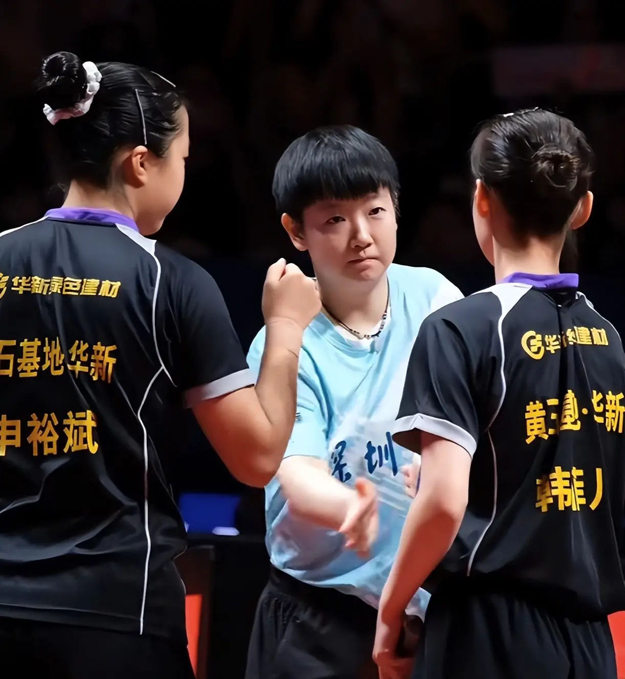 孙颖莎双线作战拿两分！再次客串教练，蒯曼又上演让二追三好戏