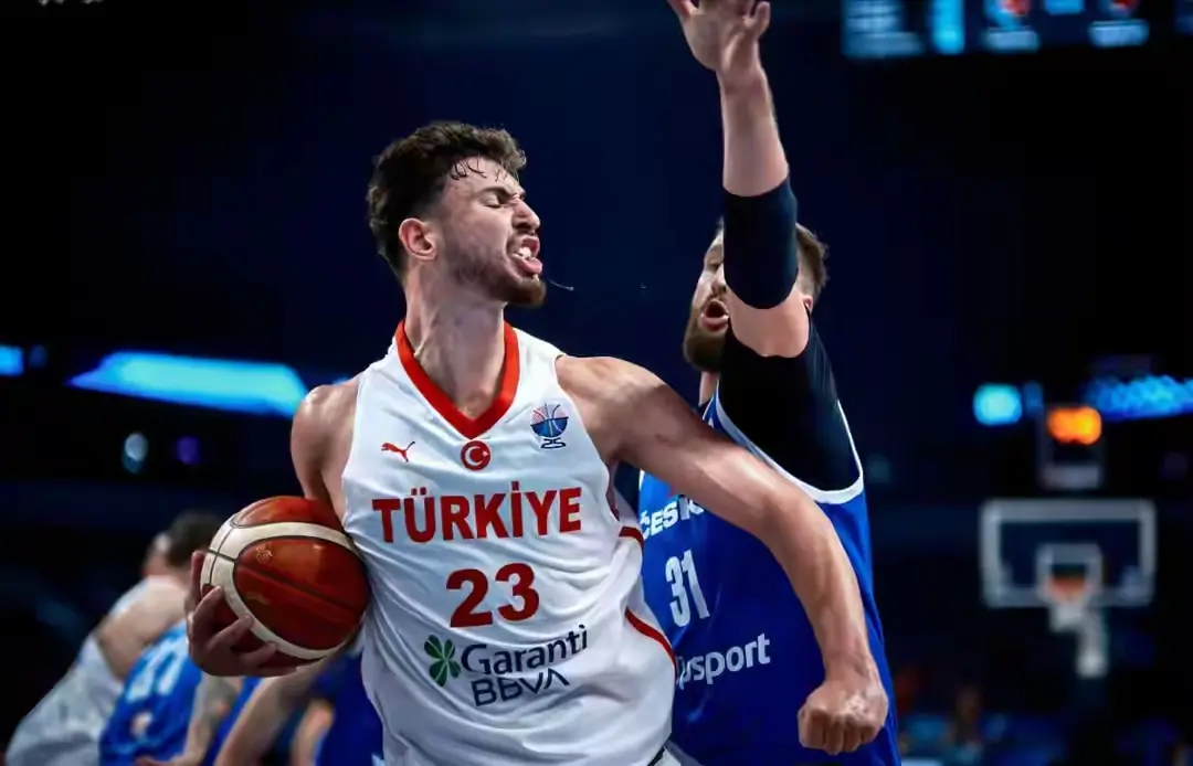 23+12+9！FIBA官媒：申京统治比赛 火箭官媒：那可是我们的人