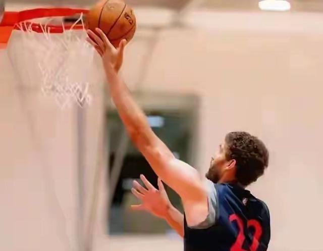 NBA快船中锋大洛佩斯表示：与保罗合作暴扣太轻松&他传球恰到好处