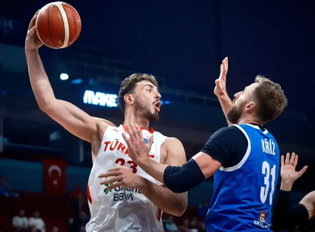 23+12+9！FIBA官媒：申京统治比赛 火箭官媒：那可是我们的人
