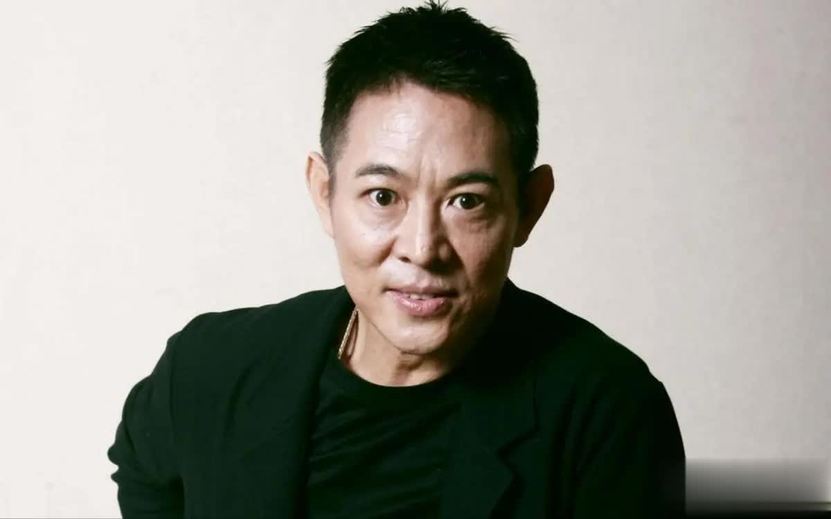 李连杰自曝年轻时重伤获三级残疾证，遭质疑刻意立人设