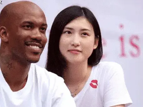 看了首钢引赵睿组豪华阵容争冠 才发现当年马布里带队夺冠绝对神奇