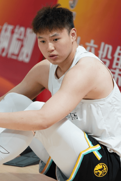 久违的黑色战袍！广厦男篮晒今晚对阵浙江稠州的比赛球衣