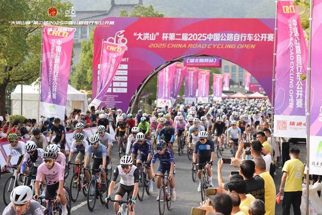 中国公路自行车公开赛湖北随县站：侯栋乙获俱乐部组冠军