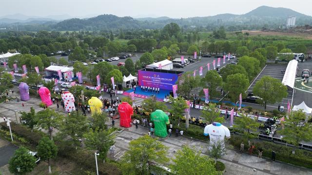 中国公路自行车公开赛湖北随县站：侯栋乙获俱乐部组冠军