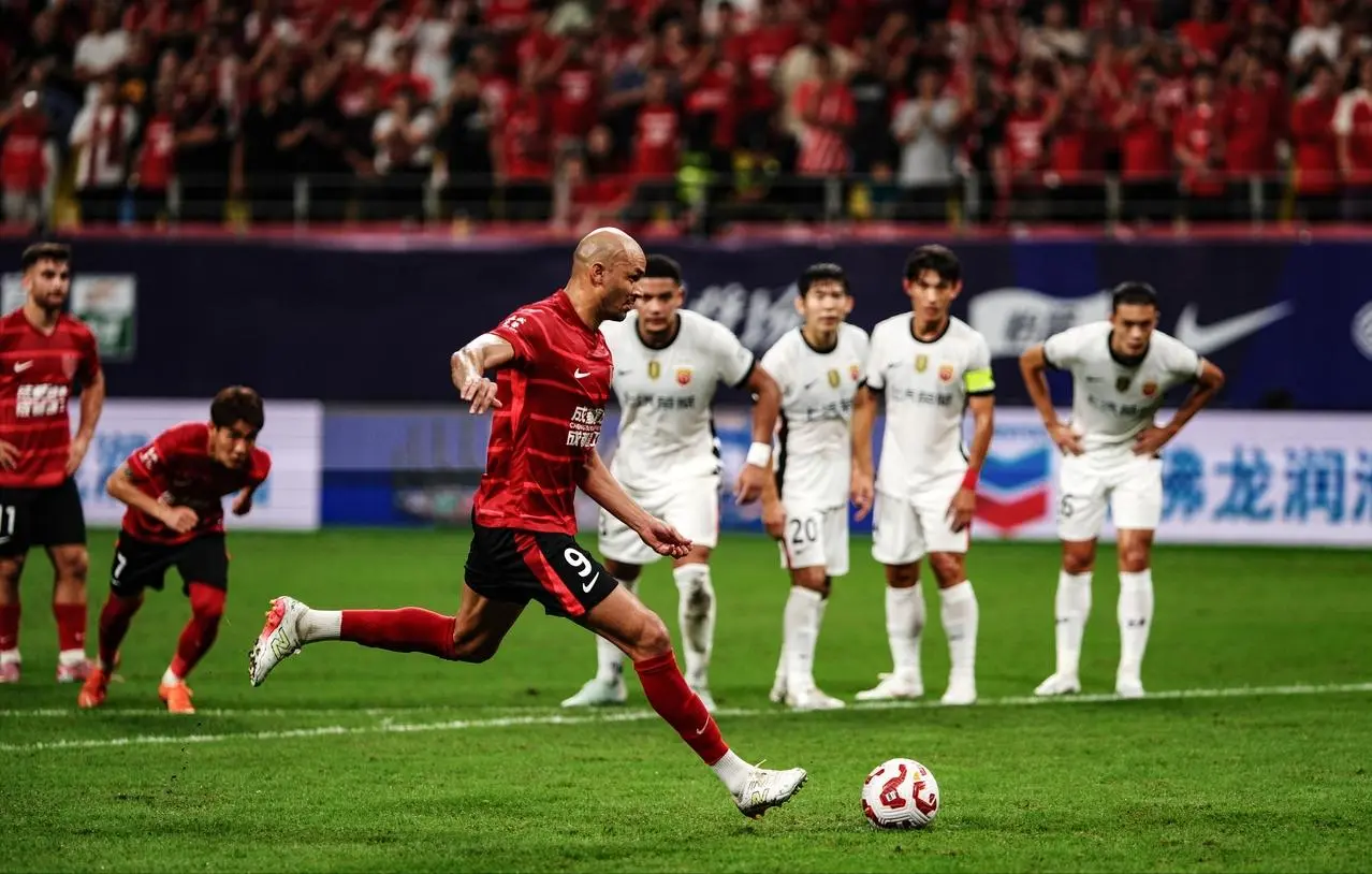 4-1，从第4到第1！成都蓉城狂胜海港，30分钟3球，海港被打懵