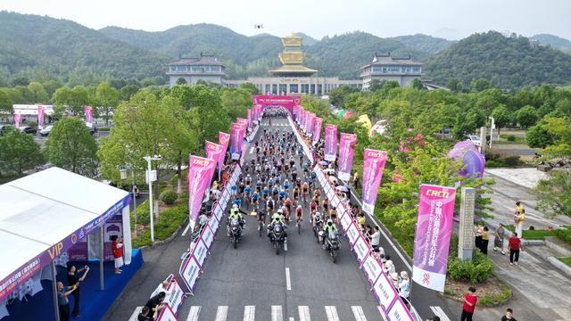 中国公路自行车公开赛湖北随县站：侯栋乙获俱乐部组冠军