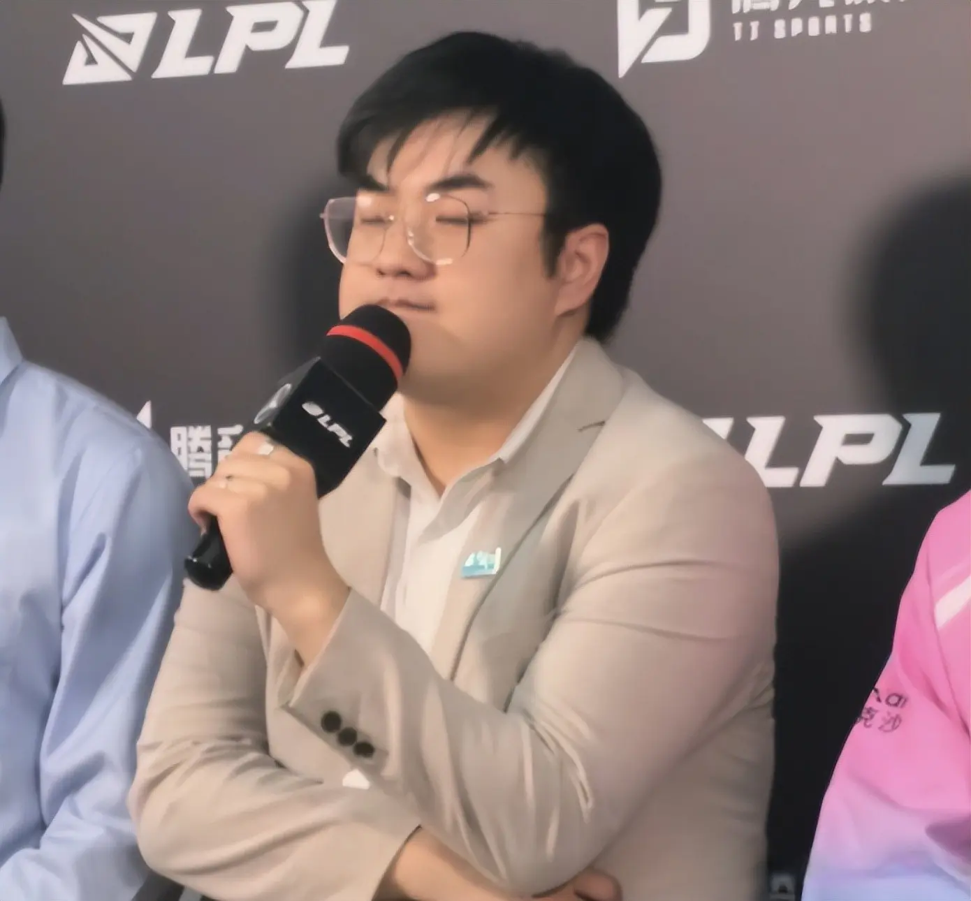 BLG连败IG两场，赛后教练说出原因，直言季后赛会狠狠击败他们