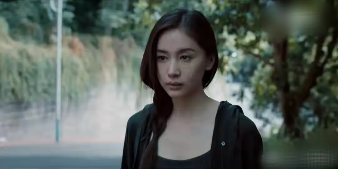 《目之所及》：郝美丽被同学霸凌后黑化，整容归来破坏情敌婚姻