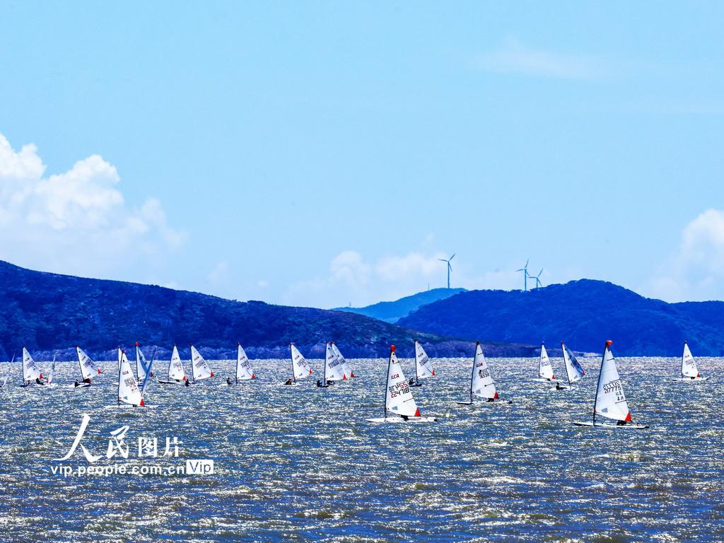 浙江宁波：逐浪松兰山