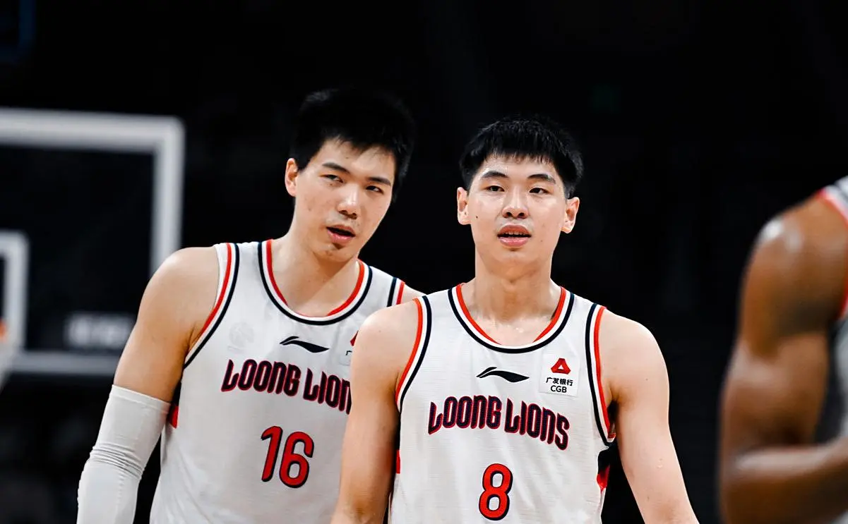 李晓旭续约兼任教练，广东引进萨姆纳受阻，深圳队长再战两赛季