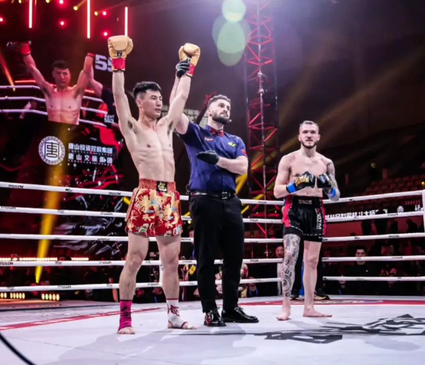 白天上班打卡，夜里出国打人！位威阳:都是生活所迫……